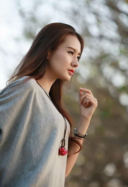 “新人崭露头角,年轻天才引领球队迎来春天”,足坛青年天才球员