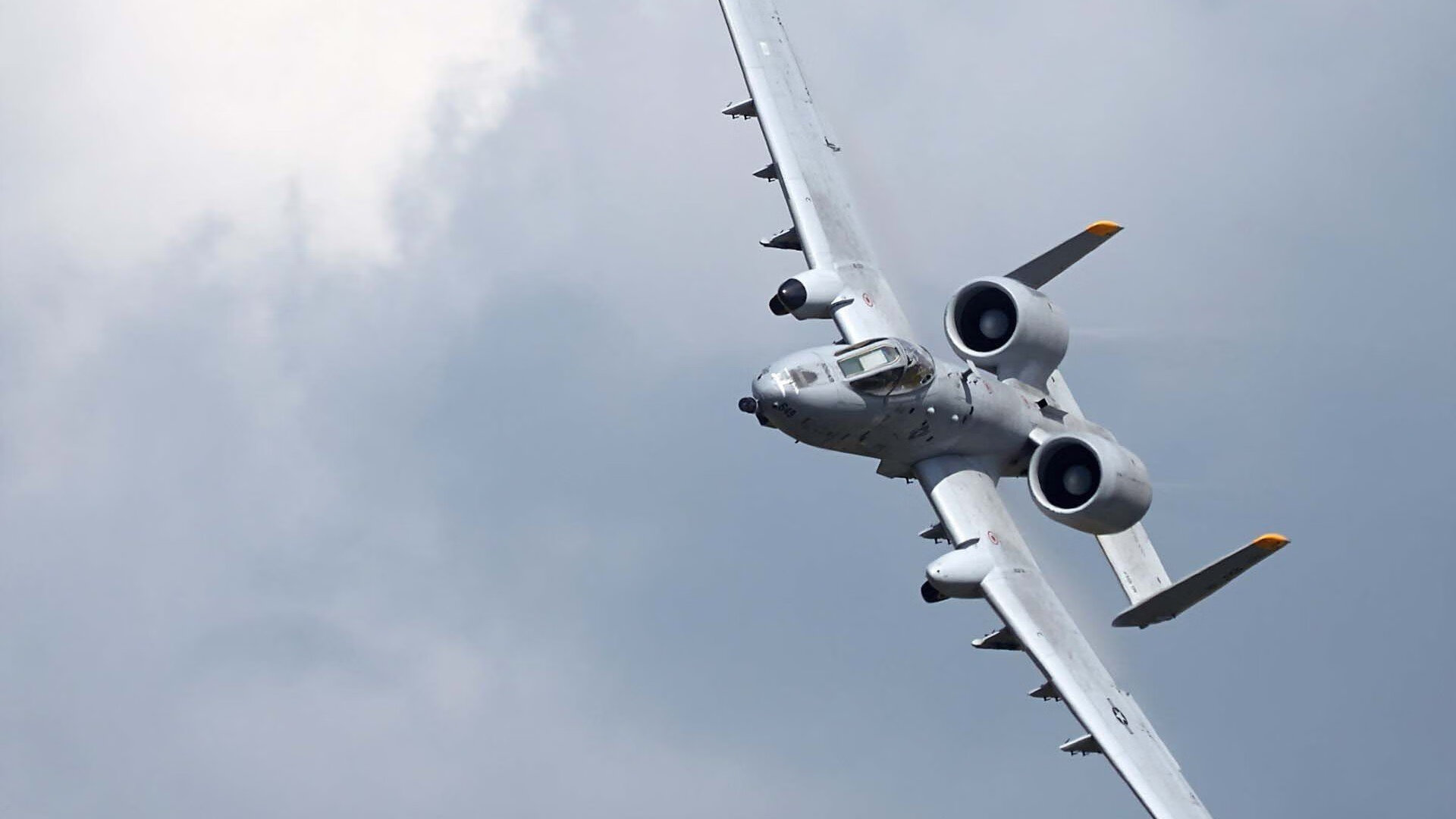 比赛过程中球队教练的调度成为关注焦点,篮球比赛中,队员或教练员因表现恶劣