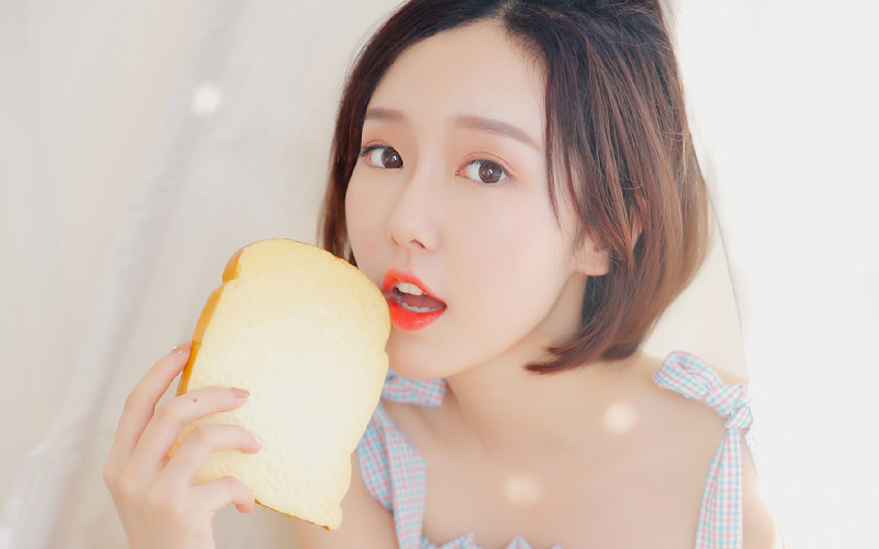 爱游戏中国官方网站平台-哈登持球突破制造犯规获得多次罚球，哈登持球能力